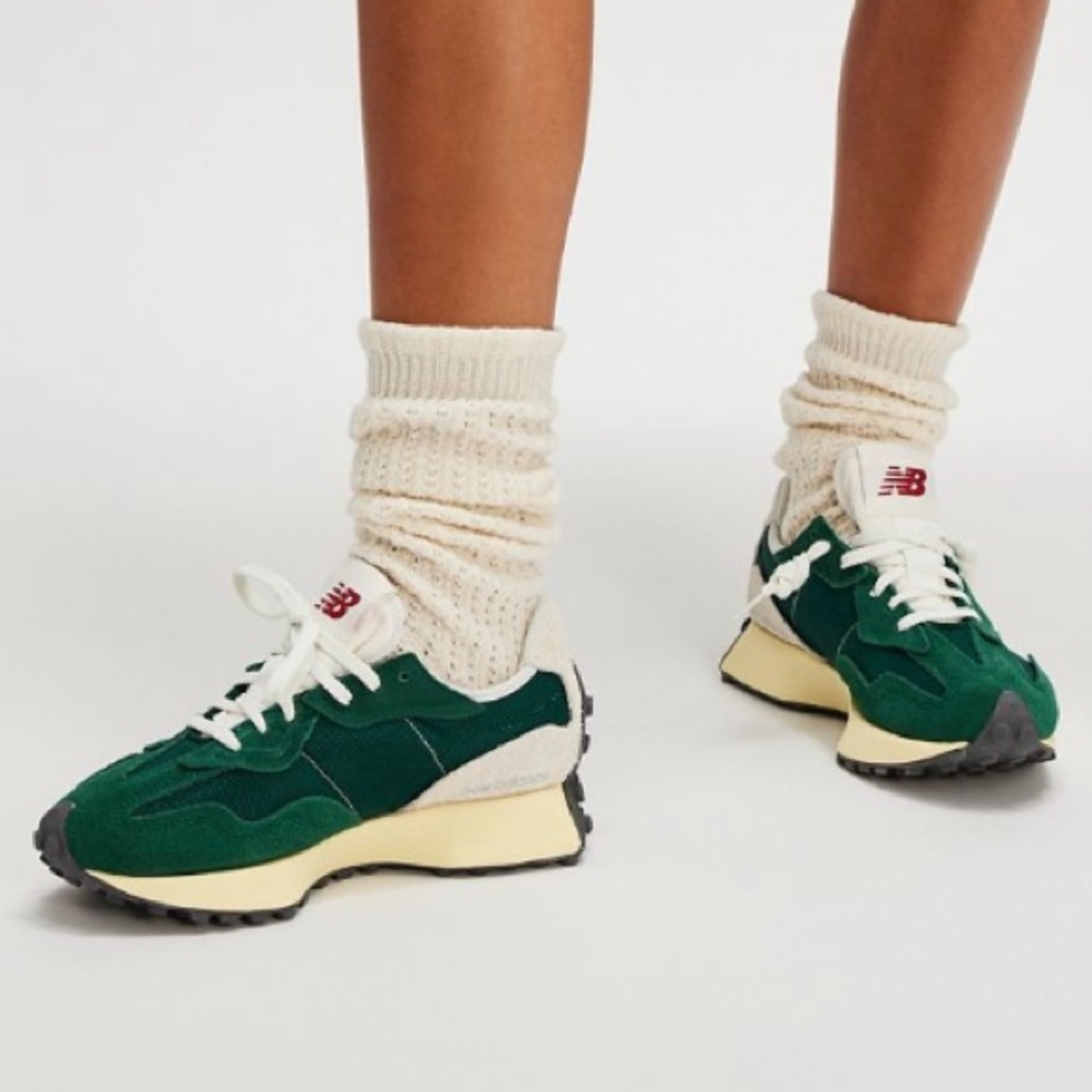 BRAND NEW NEW BALANCE 327 MARSH GREEN SIZE WOMEN’S 8/MENS 6.5